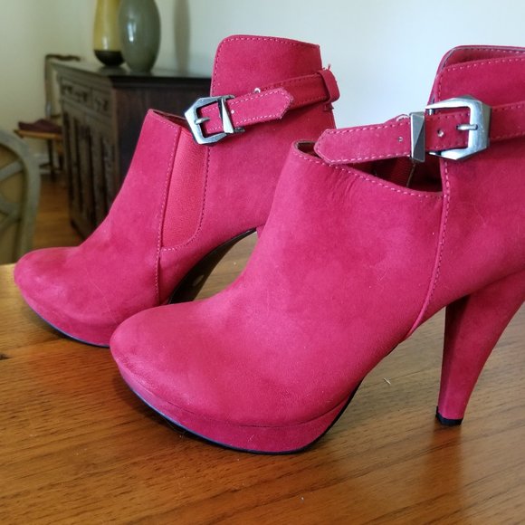 Diba Red Platform Ankle Boot * Never Worn * - Picture 1 of 13